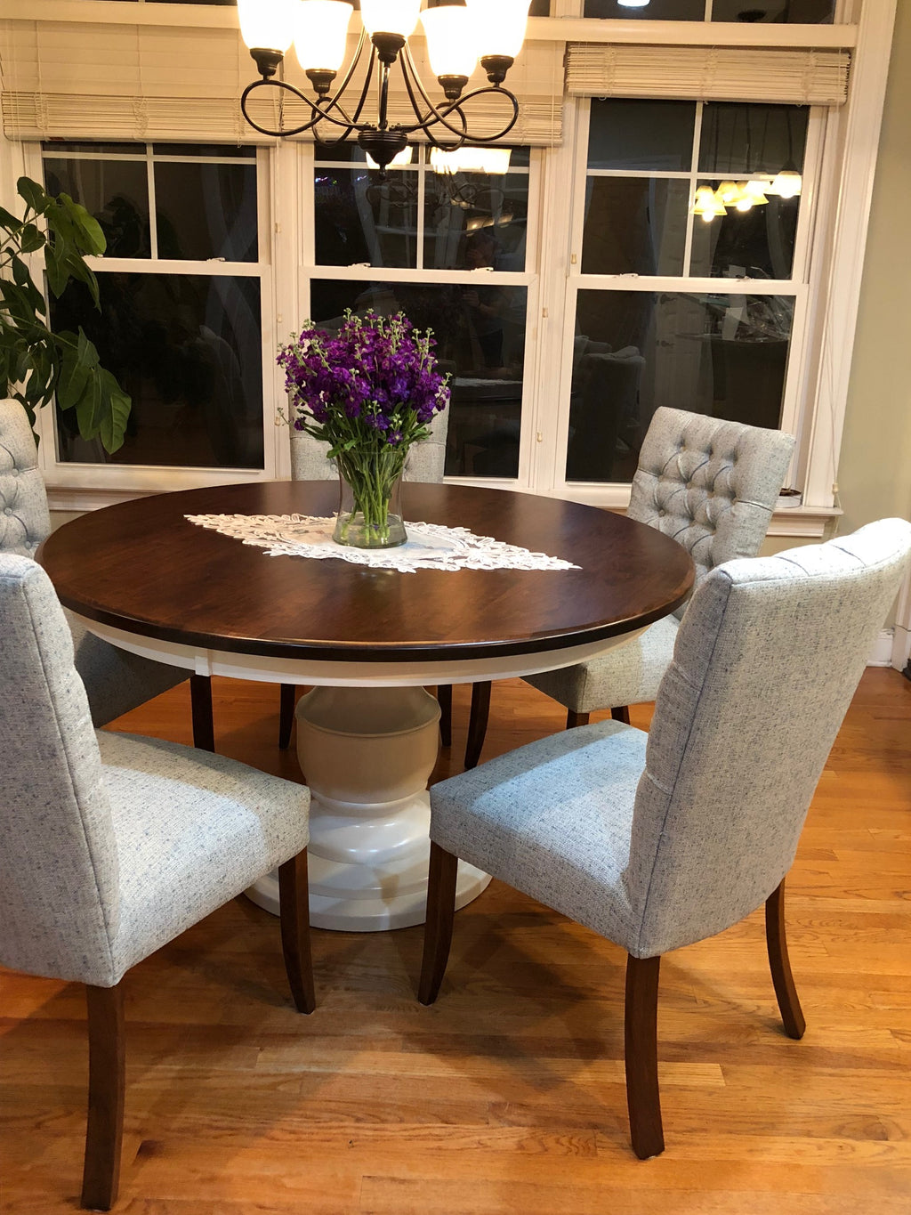 Single upholstered store dining chair